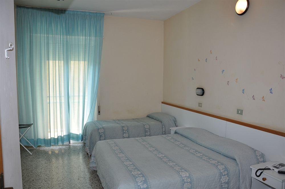Hotel Mondial Rimini Exterior foto